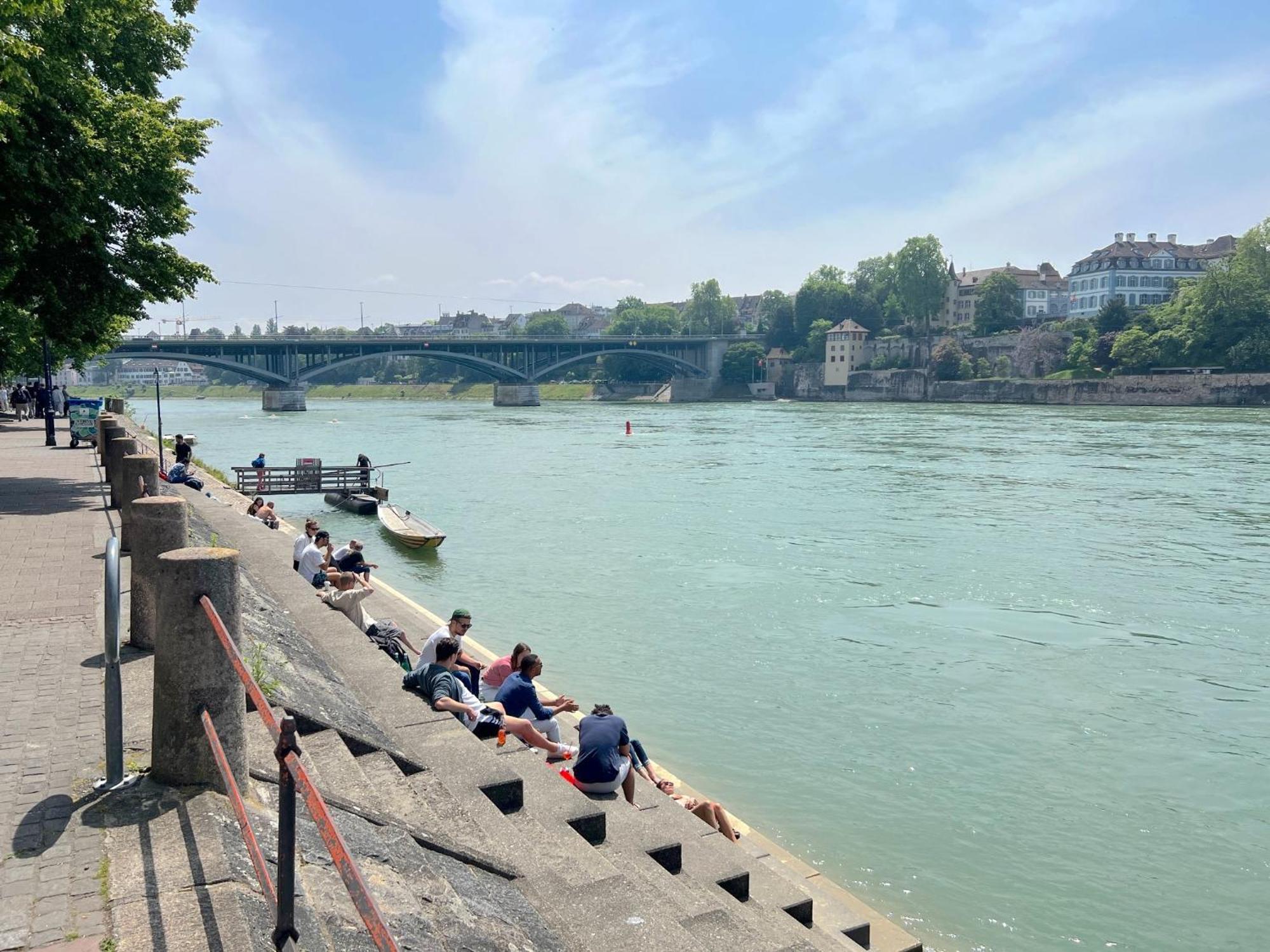 Riverside Bâle Extérieur photo